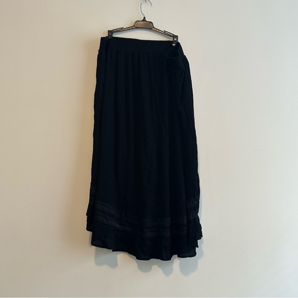 Torrid Black Maxi Crinkle Gauze Hi-Low Skirt Sz 3 - Picture 11 of 12
